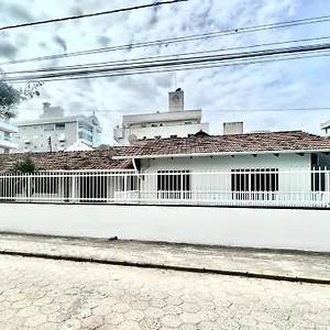  Casa de Férias Casa Na De Bombas Com Piscina